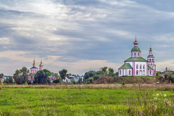 Пейзаж з церквою Іллі Пророка в Суздалі (Росія). - Фото, зображення