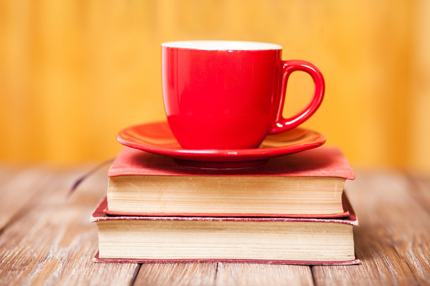 Könyvek és egy csésze kávé - Fotó, kép