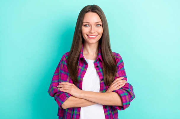 Portrait of attractive brown-haired cheerful girl folded arms isolated over bright teal green color background - Foto, Bild
