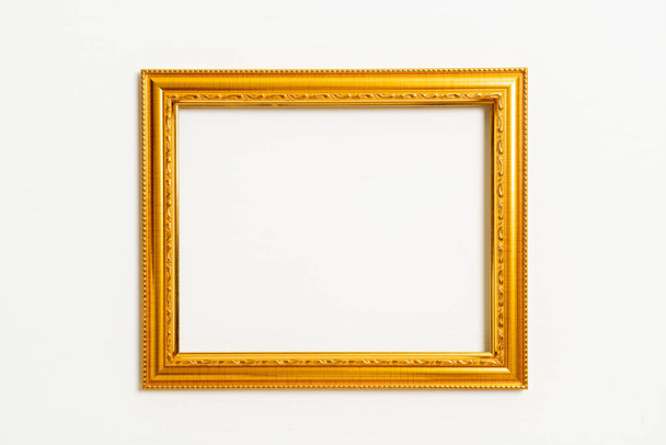 empty picture frame on white wall background with copy space - Φωτογραφία, εικόνα