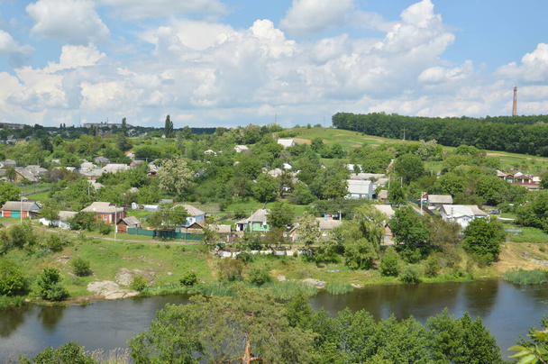 Small town panorama with a river and houses - Foto, immagini