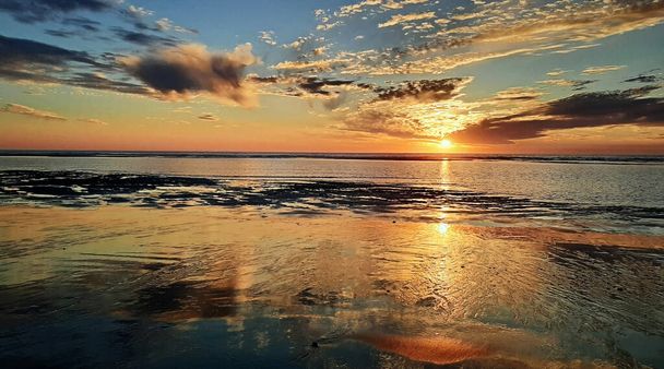 Atlantic Ocean, romantic mood, Golfe de Gascogne, Nouvelle-Aquitaine, romantic mood, wallpapers sunset - Photo, Image