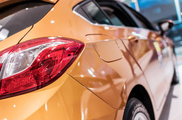 Brand New Orange Copper Body Colour Car in Dealership Showroom Продажі автомобілів. Автомобільна промисловість. - Фото, зображення
