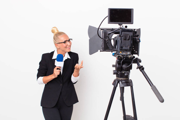 pretty blond television presenter - Zdjęcie, obraz