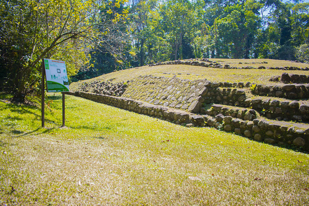 ancient stone mayan ruin - Foto, imagen