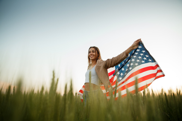 4 juli. USA onafhankelijkheidsdag vieren met nationale Amerikaanse vlag - Foto, afbeelding
