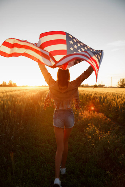 4. Juli. Unabhängigkeitstag der USA mit amerikanischer Nationalflagge gefeiert - Foto, Bild