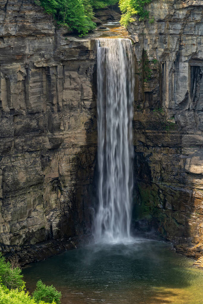 Park stanowy Taughannock Falls w Trumansburgu Nowy Jork - Zdjęcie, obraz