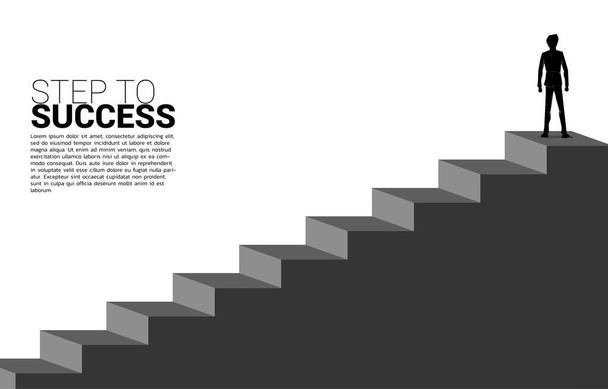 Silhouette d'homme d'affaires debout sur l'escalier. Concept de personnes prêtes à relever le niveau de carrière et d'affaires. - Vecteur, image