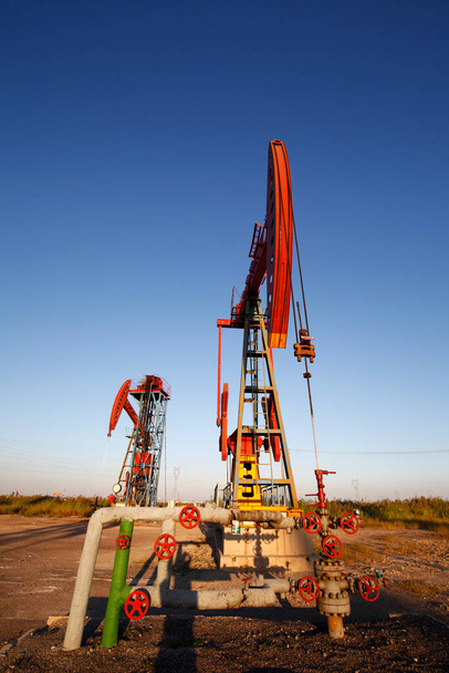 Pompa olio, attrezzature industria petrolifera - Foto, immagini