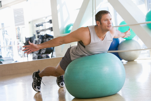 Man Balancing On Swiss Ball At Gym - Zdjęcie, obraz