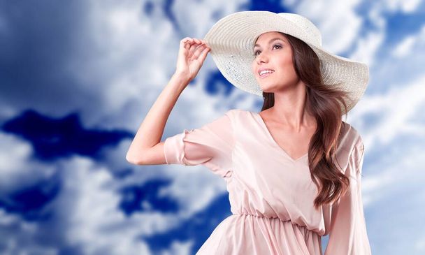 Beautiful attractive stylish woman in a straw hat in romantic mood posing - Foto, Bild