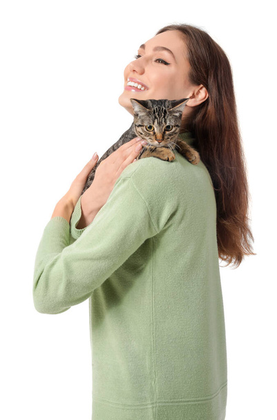 Beautiful young woman with cute cat on white background - Fotoğraf, Görsel