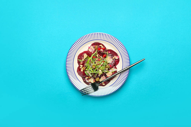 Plate with delicious beetroot carpaccio on color background - Φωτογραφία, εικόνα