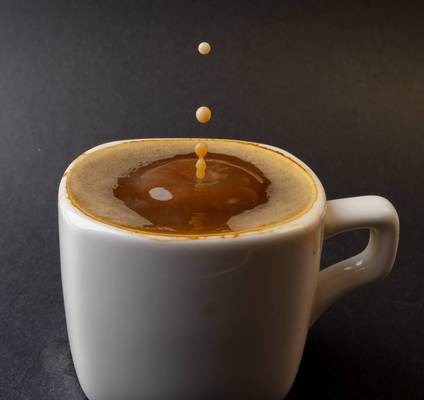 closeup photo of coffee drop in a cup - Fotografie, Obrázek
