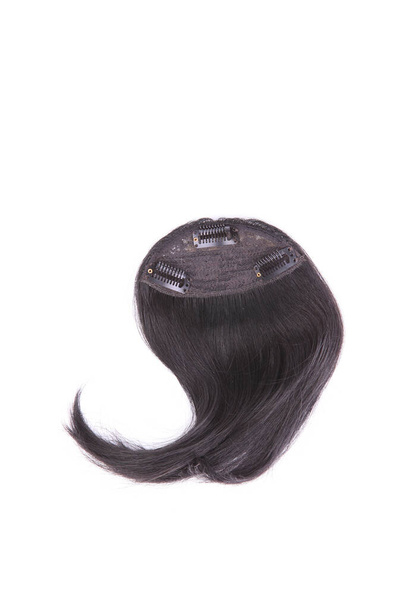 Falsi capelli neri su trecce su uno sfondo bianco isolato - Foto, immagini