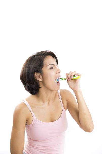 atrakcyjna kobieta szczotkowanie zębów - Zdjęcie, obraz