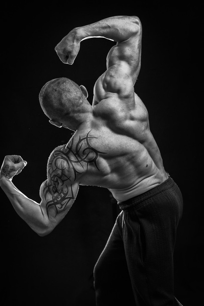 Muscle man with tattoos - Valokuva, kuva