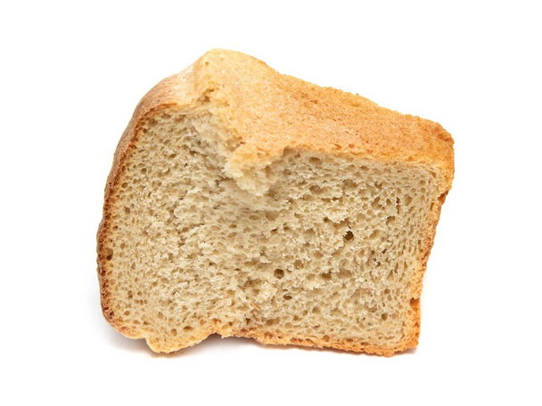 sneetje wit brood geïsoleerd op witte achtergrond - Foto, afbeelding