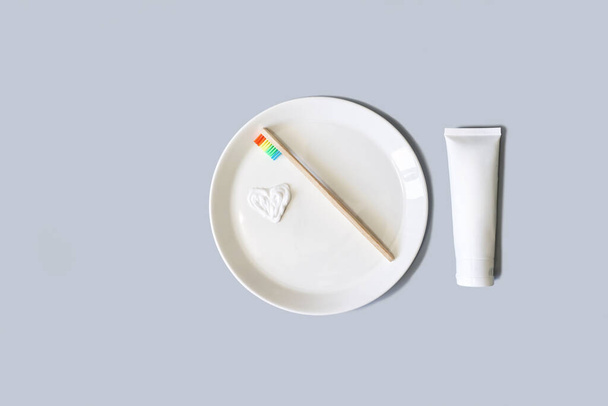 Ecology toothbrush. Breakfast concept. Sustainable mouth product - Foto, immagini