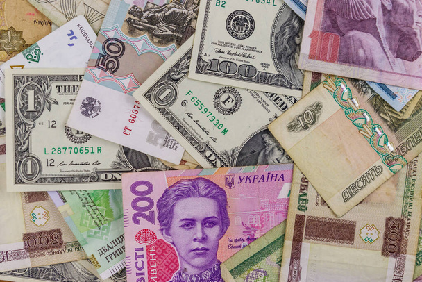 Multicurrency fundo de dólares dos EUA, rublos russos, rublos bielorrussos, libras egípcias e hryvnias ucranianas - Foto, Imagem