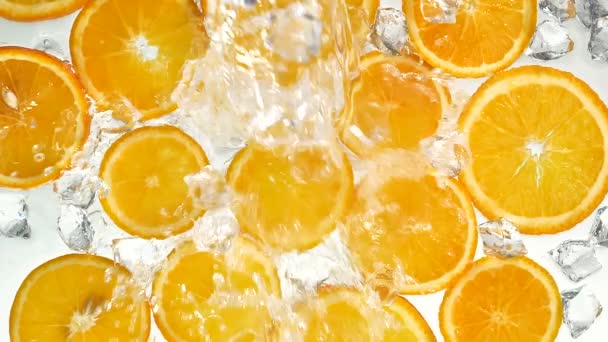 氷水で洗浄したオレンジスライス - 映像、動画