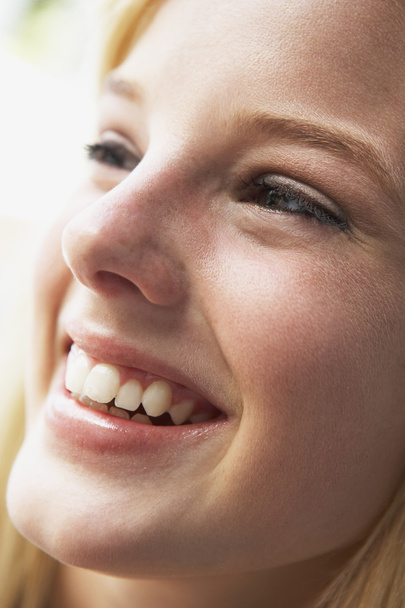 Portrait Of Teenage Girl Smiling - Valokuva, kuva
