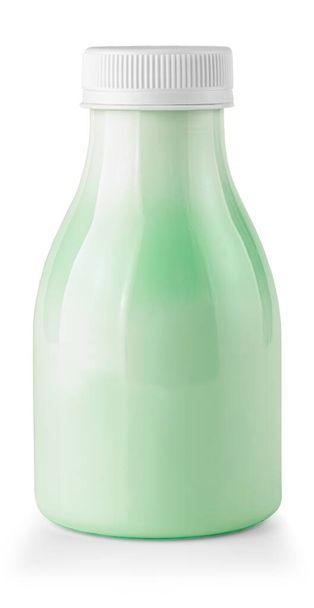 Botella de yogur de fruta aislada sobre fondo blanco - Foto, Imagen
