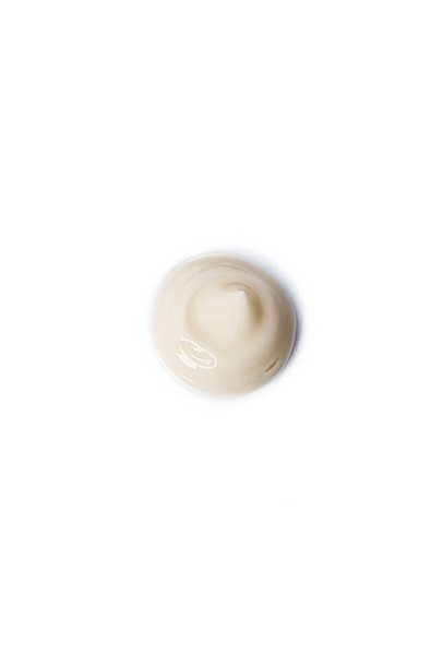 Gota de crema cosmética, sobre un fondo blanco. Vista superior. - Foto, imagen
