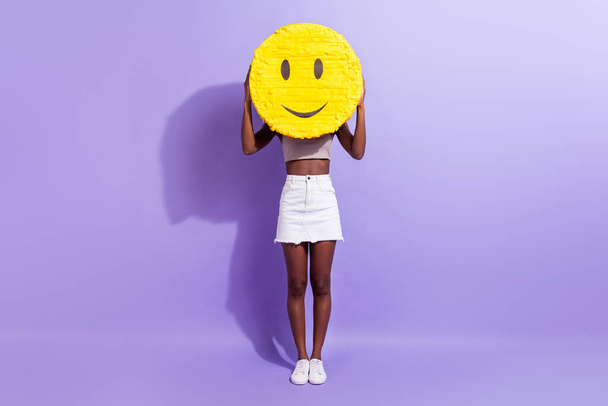 Full size photo of young black girl close cover face paper pinata emoji smile isolated over purple color background - Foto, Imagem