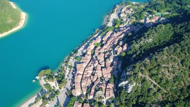 Pueblo de Bauduen en el Parque Natural Regional del Verdon en Francia desde el cielo - Imágenes, Vídeo