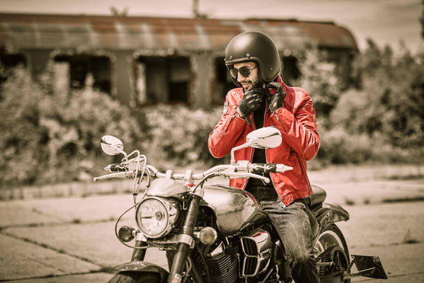 milý muž na motorce Chopper - Fotografie, Obrázek