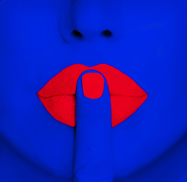 blue face and red lips - Φωτογραφία, εικόνα