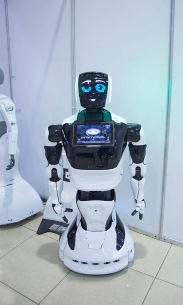 Ryazan Russia - 12 giugno 2021 editoriale illustrativo: Promobot V4 Business Robots - Foto, immagini