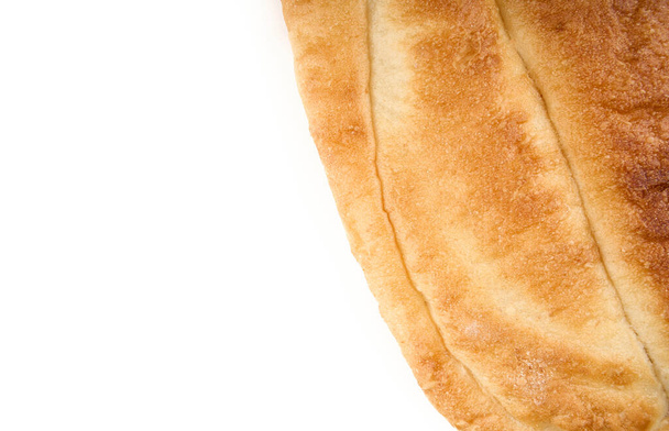 Μια στοίβα ψωμιά πίτας, απομονωμένα στο λευκό. Ψωμί - Φωτογραφία, εικόνα