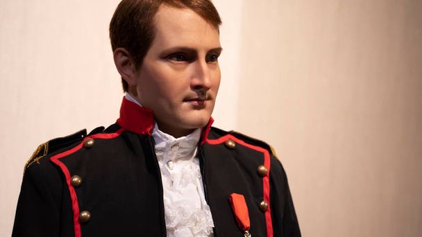 ANTALYA, TURKEY - DEN 12 2021: Napoleon Bonaparte, francouzský vojenský a politický vůdce, v muzeu voskových figurín "Tvář 2" - Fotografie, Obrázek