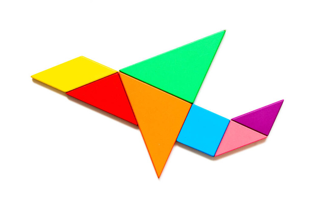 Χρώμα tangram παζλ σε σχήμα αεροπλάνου σε λευκό φόντο - Φωτογραφία, εικόνα