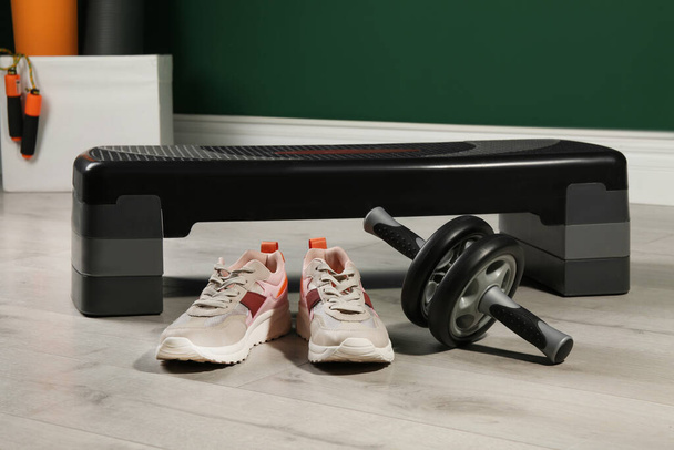 Step platform and different sports equipment indoors - Foto, afbeelding