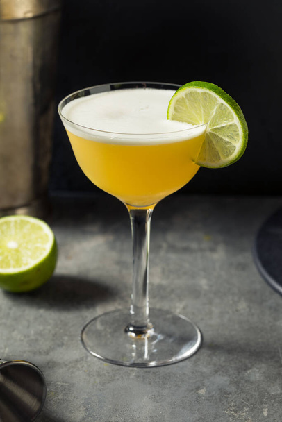 Refreshing Boozy Rum Pineapple Hotel Nacional Cocktail with Lime - Foto, Bild