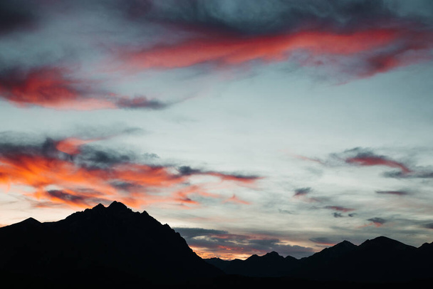 A beautiful shot of the colorful sunset over mountains - Fotoğraf, Görsel