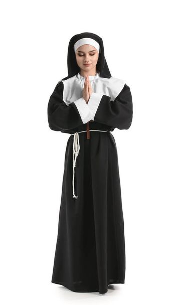 Jovem orando freira no fundo branco - Foto, Imagem