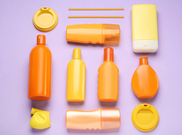Different plastic items on lilac background, flat lay - Фото, изображение