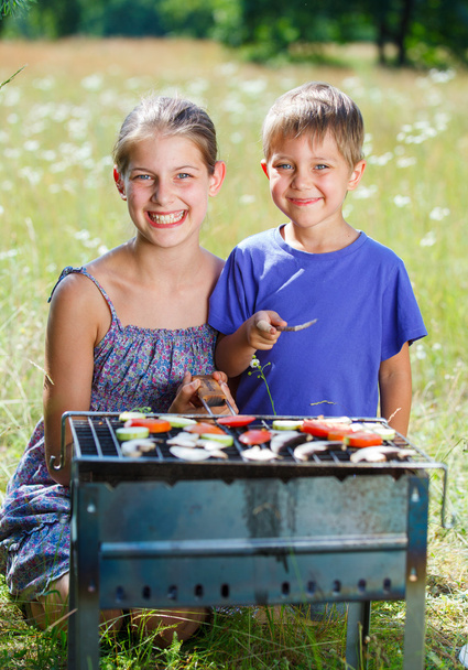 Kids having a barbecue party - Zdjęcie, obraz