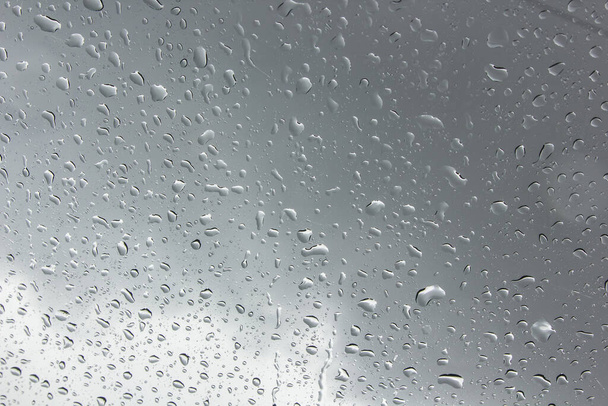 esőcseppek az üvegen - Fotó, kép