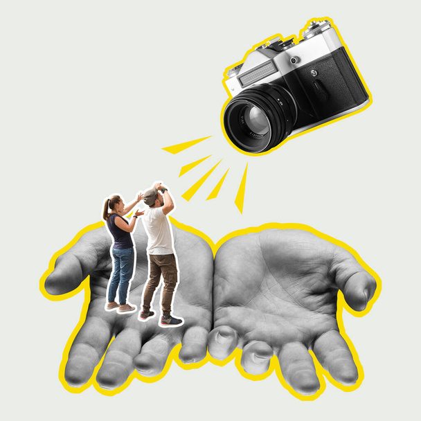 Focus on the male hands. Retro vintage camera and small people. Modern design. - Foto, immagini