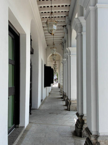 Bâtiment vintage avec un porche avant d'inspiration sino-portugaise, Georgetown, Penang, Malaisie, perspective - Photo, image