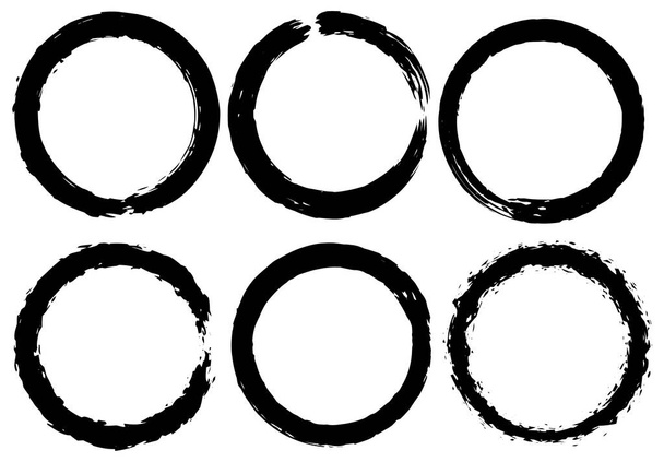 Набір чорних гранжевих кіл на білому тлі. Колекція малювання пензлем
 - Вектор, зображення