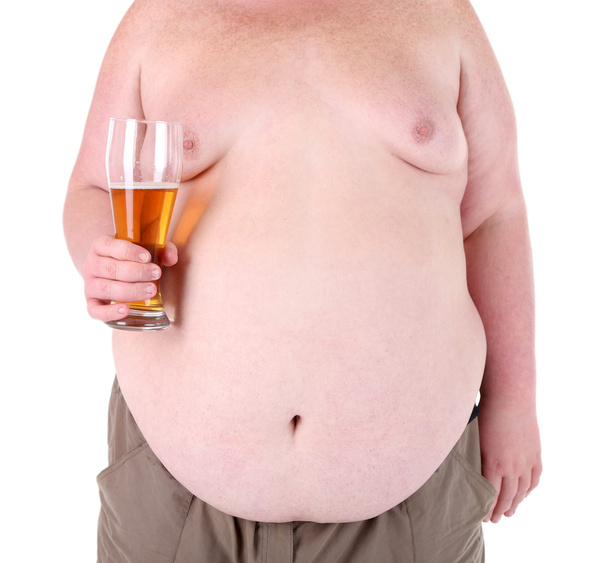 dicker Mann mit einem Glas Bier, isoliert auf weiß - Foto, Bild