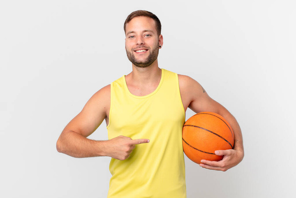handsome man with a basketball ball - Фото, изображение