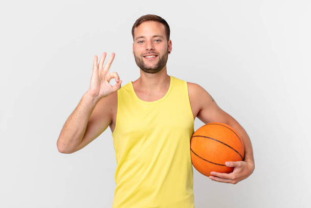 handsome man with a basketball ball - Foto, Imagen
